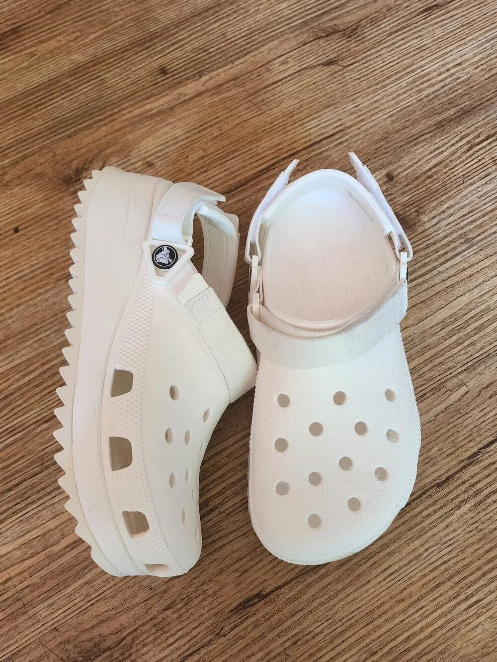 Size7 Men's 9. Women's CROCS  Classic Platform Clog - White